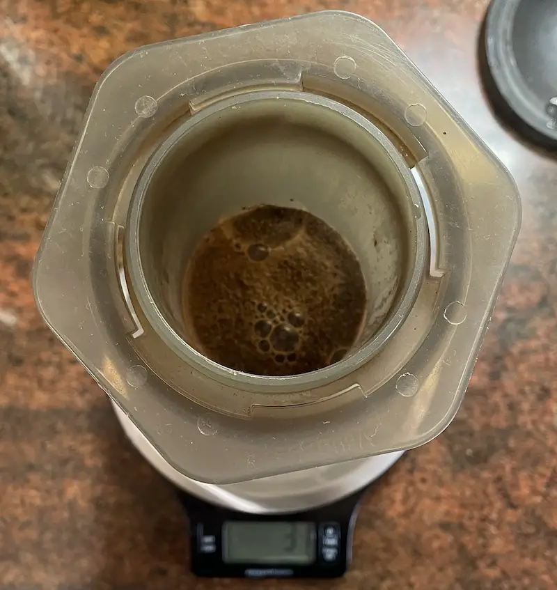 blooming the aeropress coffee